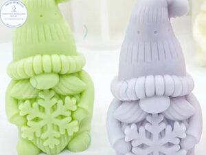 Molde de Silicona 3D de Gnomo Navideño con Copo de Nieve para Velas y Jabón (6.4 cm de alto y 3,9 de ancho)